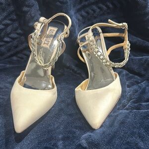 Badgley Mischka Women's Beige Heels